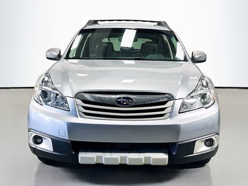 Used 2011 Subaru Outback 3.6R Limited image 4