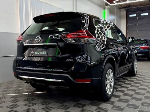 Used 2019 Nissan Rogue S image 4