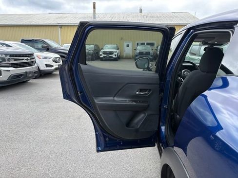 Used 2025 Nissan Kicks SV AWD/4WD image 38