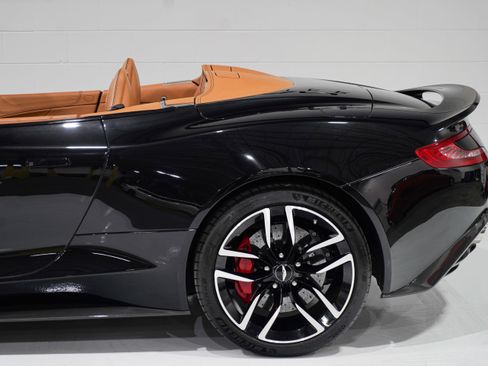Used 2017 Aston Martin Vanquish Volante RWD image 35