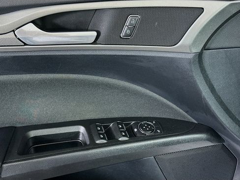 Used 2019 Ford Fusion SE image 15