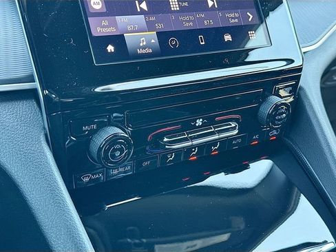 New 2026 Jeep Grand Cherokee L Laredo AWD/4WD image 10