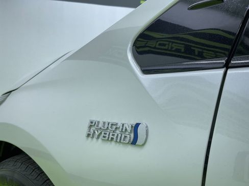 Used 2018 Toyota Prius Prime Advanced image 14