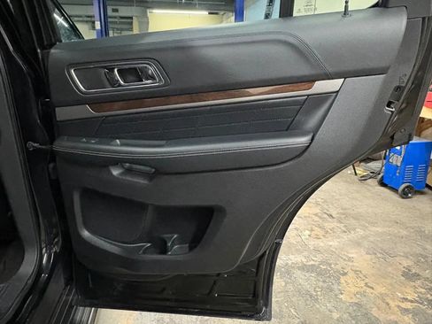 Used 2018 Ford Explorer Platinum AWD/4WD image 33