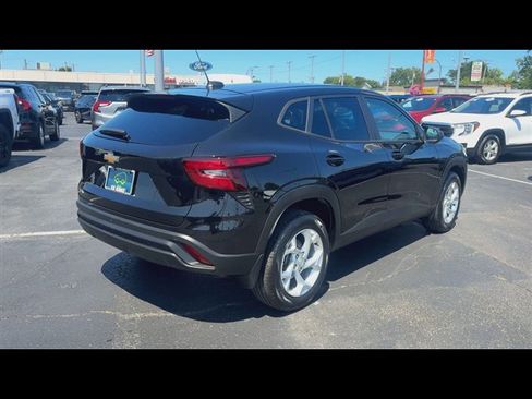 Used 2025 Chevrolet Trax LS w/ LS Convenience Package FWD image 8