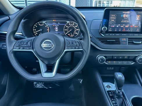 Used 2022 Nissan Altima 2.5 SV image 14