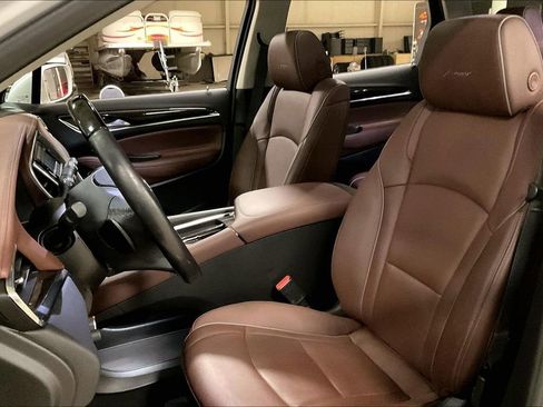 Used 2019 Buick Enclave Avenir AWD/4WD image 24
