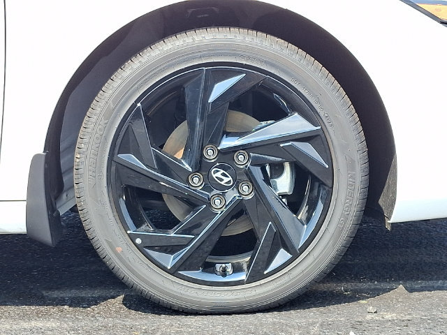 New 2026 Hyundai Elantra SEL FWD image 5