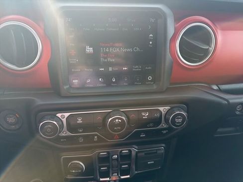 Used 2022 Jeep Wrangler Unlimited Rubicon image 3