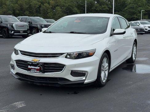Used 2018 Chevrolet Malibu LT w/ Leather Package FWD image 11
