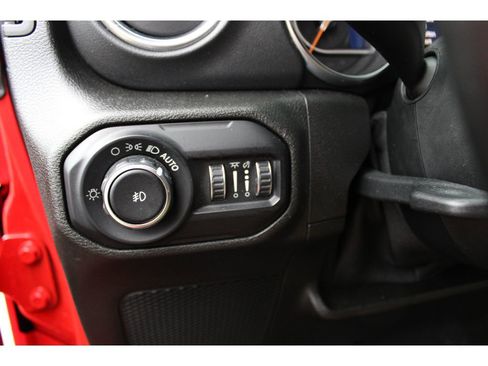 Used 2018 Jeep Wrangler Unlimited Sahara w/ Dual Top Group image 28