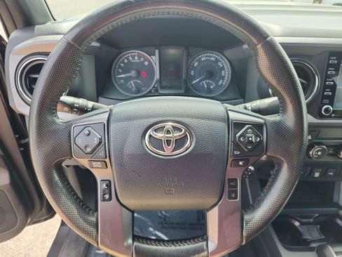 Used 2020 Toyota Tacoma TRD Sport w/ Technology Package AWD/4WD image 18