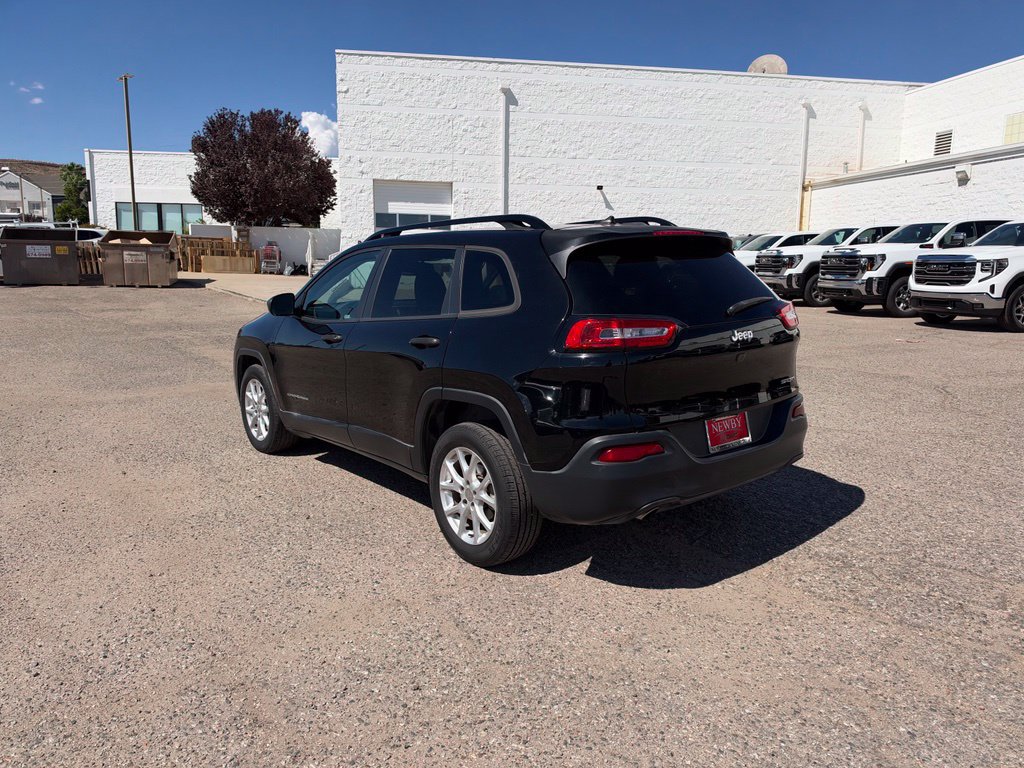 Used 2017 Jeep Cherokee Sport FWD image 7