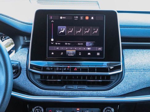 Used 2025 Jeep Compass Sport image 14