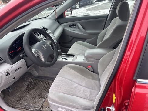 Used 2011 Toyota Camry LE image 12