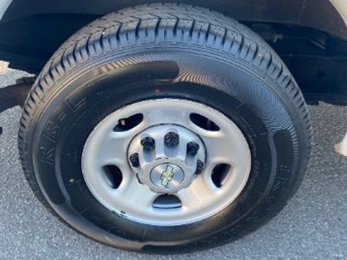 Used 2021 Chevrolet Express 2500 RWD image 22