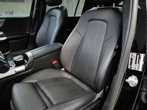Certified 2022 Mercedes-Benz GLB 250 4MATIC image 3