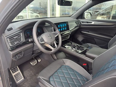 New 2026 Volkswagen Atlas Cross Sport SEL Premium R-Line image 8