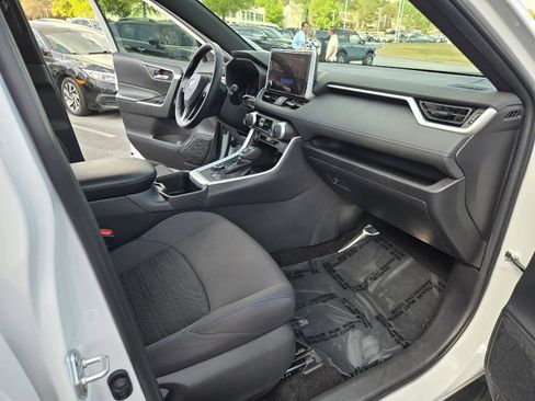 Used 2024 Toyota RAV4 SE image 25
