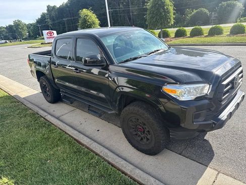Used 2023 Toyota Tacoma SR AWD/4WD image 9