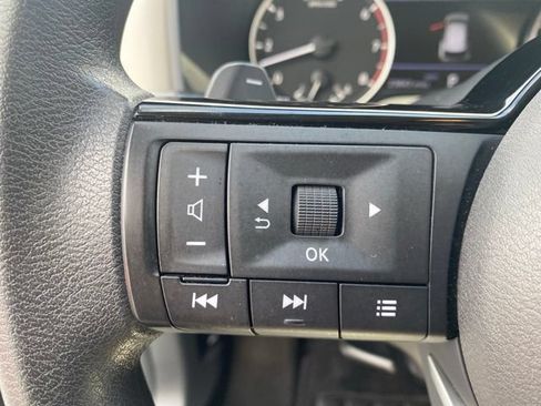 Used 2023 Nissan Rogue SV AWD/4WD image 18