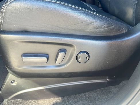 Used 2016 Toyota Sienna SE Premium image 16