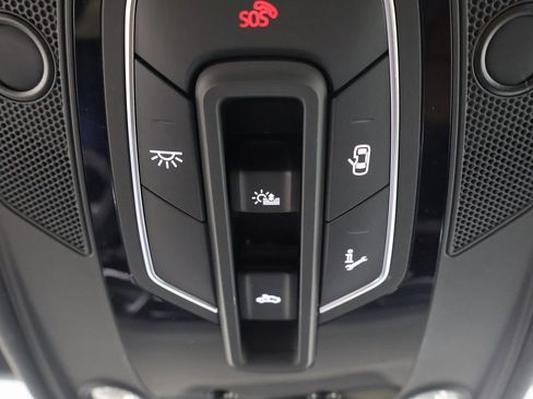 Used 2024 Audi Q8 Premium Plus image 8