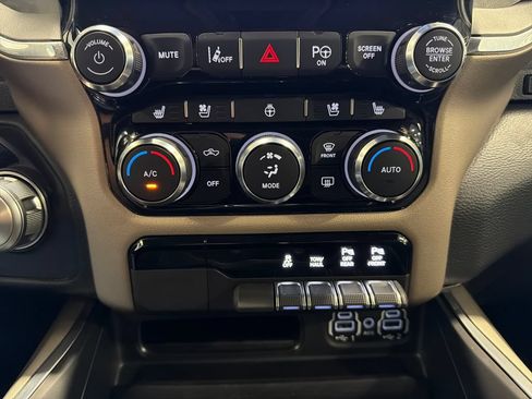 Used 2022 RAM 1500 Laramie AWD/4WD image 11