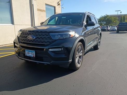 Used 2023 Ford Explorer XLT w/ Equipment Group 202A AWD/4WD image 16