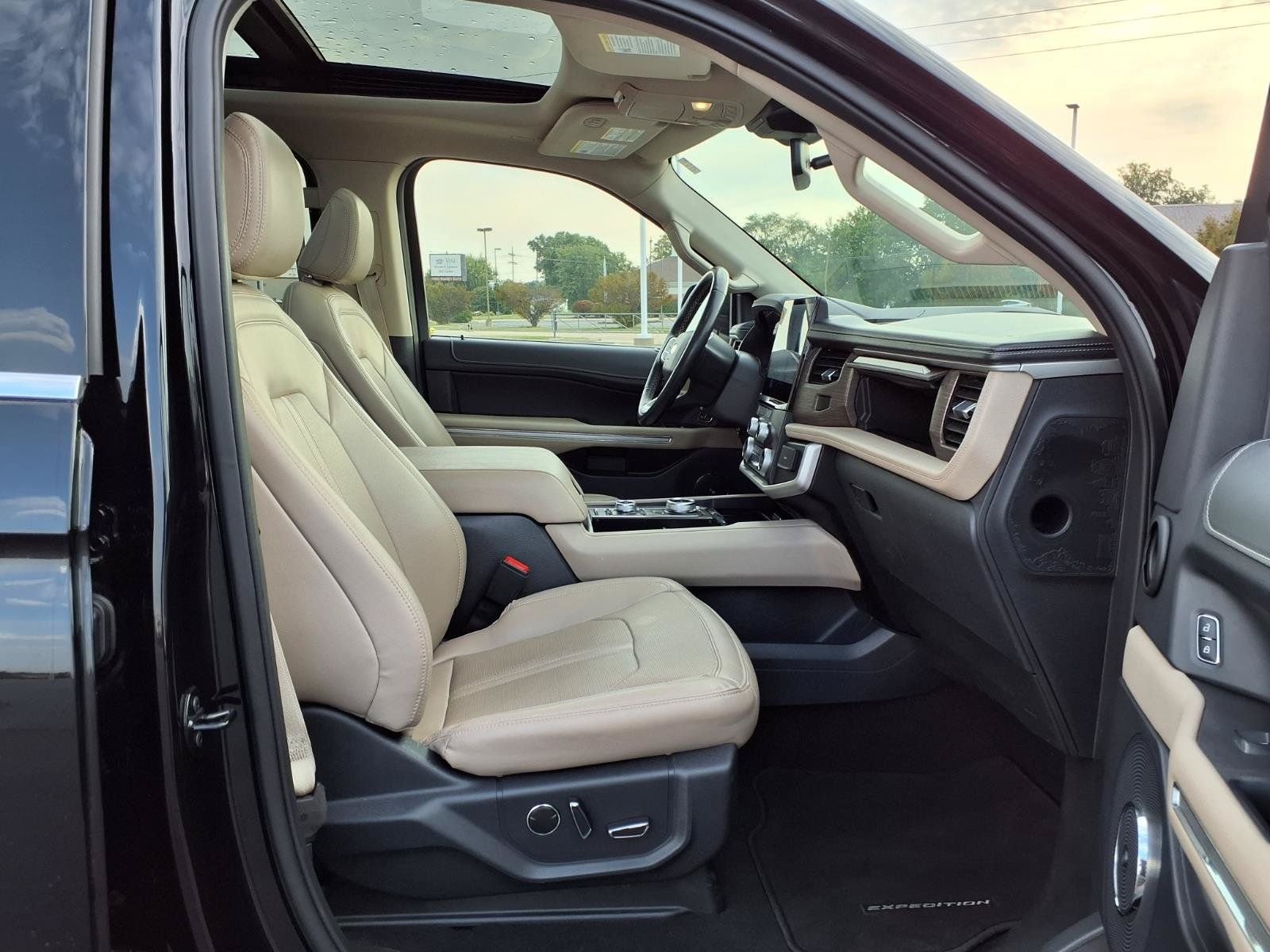 Used 2024 Ford Expedition Max Limited AWD/4WD image 30