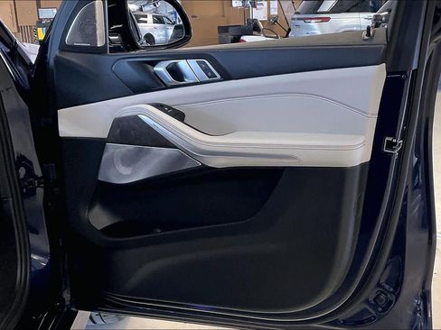 Certified 2025 BMW X5 M60i image 22