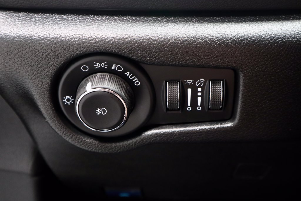 Used 2026 Chrysler Pacifica Select FWD image 28