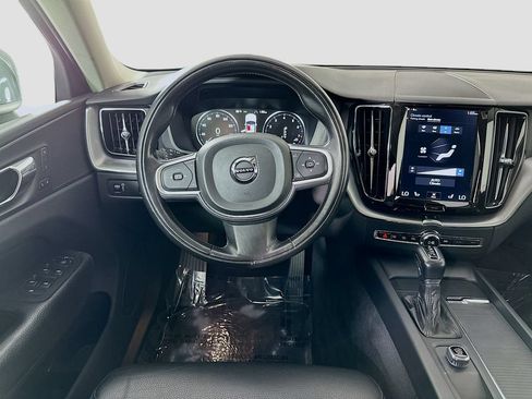 Used 2018 Volvo XC60 T5 Momentum w/ Vision Package AWD/4WD image 25