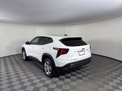 New 2026 Chevrolet Trax LS FWD image 3