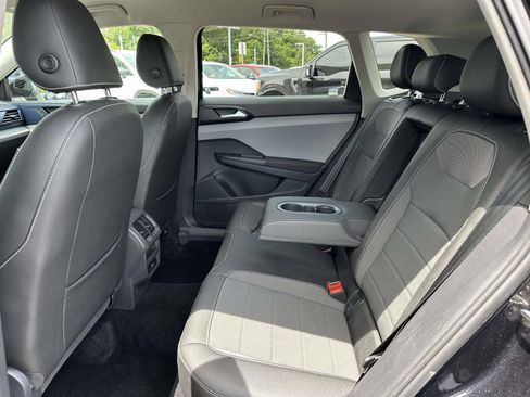 Certified 2023 Volkswagen Taos SE FWD image 13