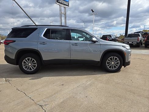 Used 2023 Chevrolet Traverse LT w/ Rear Camera Mirror Package image 7