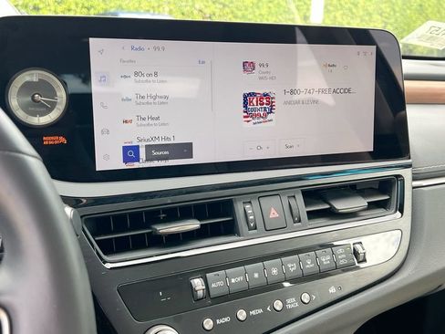 Certified 2025 Lexus ES 300h w/ Premium Package FWD image 15