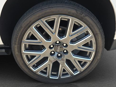 Used 2025 GMC Yukon Denali Ultimate AWD/4WD image 5