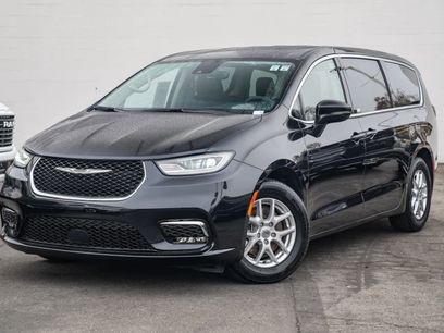 Used 2024 Chrysler Pacifica Touring-L