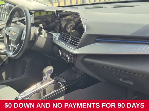Used 2025 Chevrolet Trax LT w/ LT Convenience Package FWD image 31