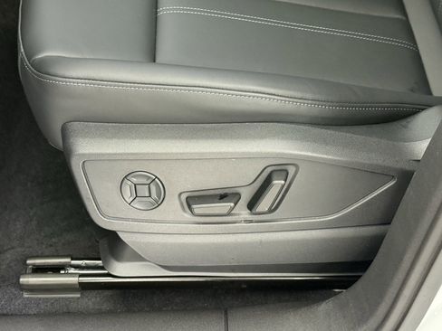 Used 2025 Audi Q5 Premium w/ Convenience Package image 13