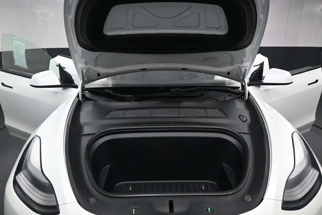 Used 2023 Tesla Model Y Performance AWD/4WD image 14