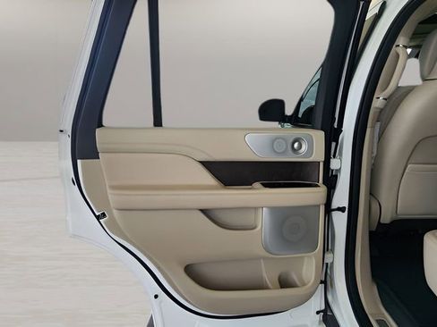 Used 2020 Lincoln Navigator Reserve w/ Luxury Package AWD/4WD image 21