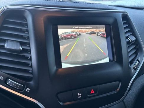 Used 2019 Jeep Cherokee Latitude Plus image 33