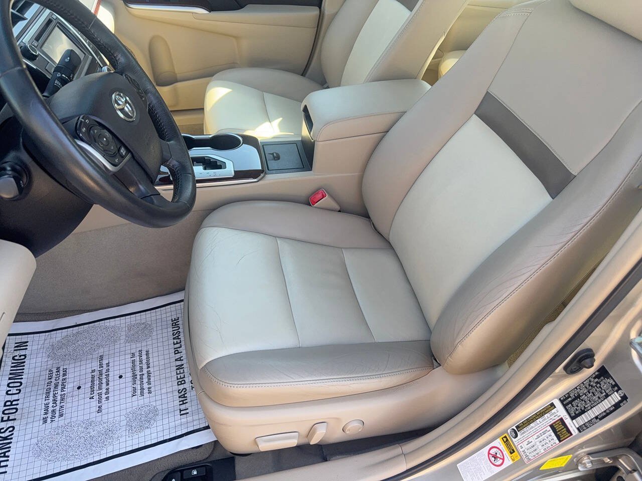 Used 2014 Toyota Camry XLE w/ Leather Package FWD image 15
