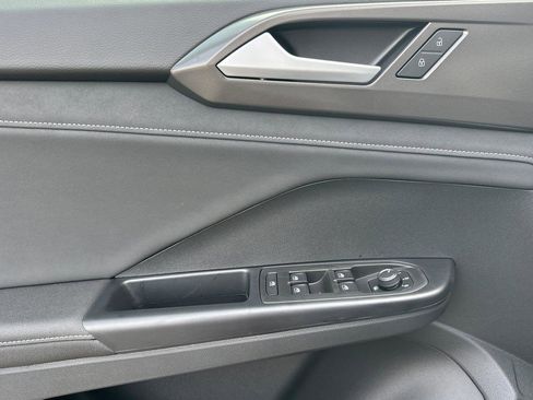 New 2026 Volkswagen Taos SE image 10