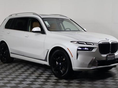 Certified 2026 BMW X7 xDrive40i w/ Premium Package image 3