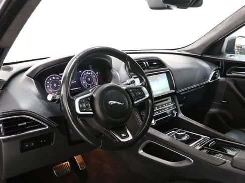 Used 2020 Jaguar F-PACE R-Sport AWD/4WD image 17