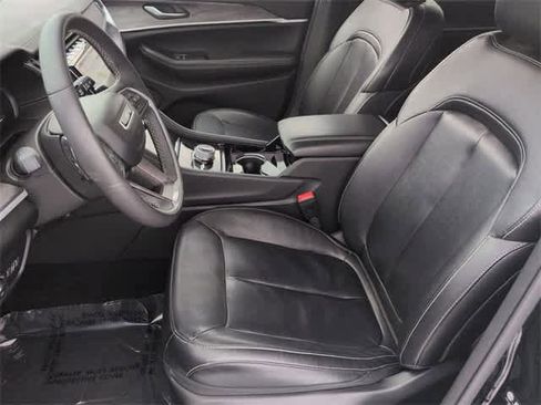 Used 2023 Jeep Grand Cherokee Limited w/ Trailer Tow Prep Group (B) image 16