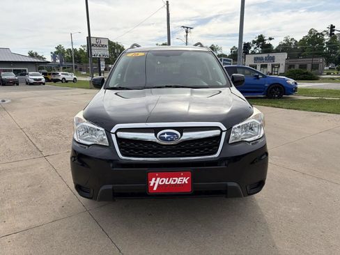 Used 2016 Subaru Forester 2.5i Premium w/ All-Weather Package AWD/4WD image 2